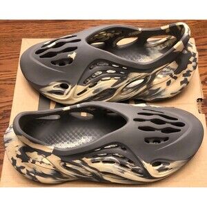 Yeezy Foam Runner MXT “Moon Grey” Size 9